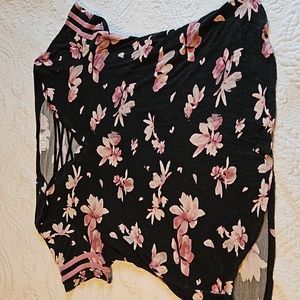 Maurices size 1 t shirt